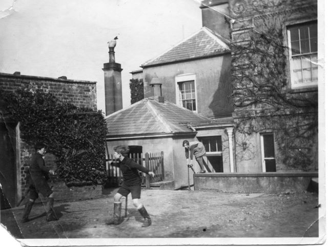 images/places/goffs_oak/back_of_goffs002.jpg